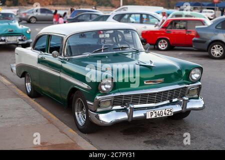 Havanna, Kuba - 1. Februar 2015: Retro-Auto chevrolet bel Air 1956 als Taxi verwendet, um Touristen zu unterhalten Stockfoto