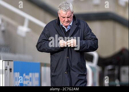 1. Februar 2020, St. James's Park, Newcastle, England; Premier League, Newcastle United gegen Norwich City: Steve Bruce, Manager von Newcastle United kommt im St. James' Park an Stockfoto