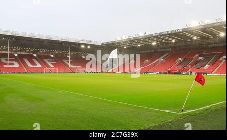 Februar 2020, Bramall Lane, Sheffield, England; Premier League, Sheffield United V Bournemouth: Eckfahne, die in der Bramall Lane im Wind überweht wird Stockfoto