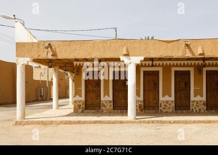 Typisches Gebäude in Saudi-Arabien aus Ziegelsteinen. Stockfoto