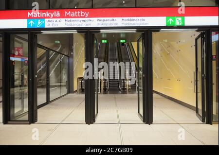 Rolltreppe der U-Bahn-Station in Helsinki. , Finnland Stockfoto