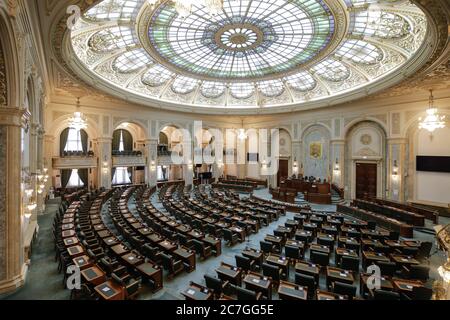 Bukarest / Rumänien - 14. Juli 2020: Senatshalle im Palast des Parlaments. Stockfoto