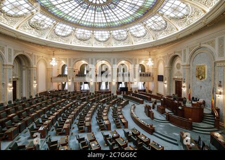 Bukarest / Rumänien - 14. Juli 2020: Senatshalle im Palast des Parlaments. Stockfoto