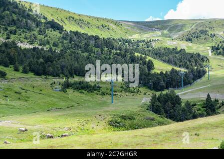 Sommer in Skigebiet Grandvalira El Tarter, Andorra. Stockfoto