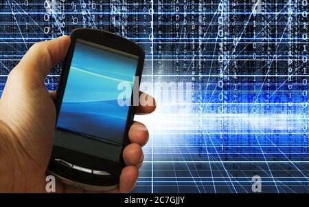Hand hält ein Smartphone mit leerem Bildschirm Stockfoto