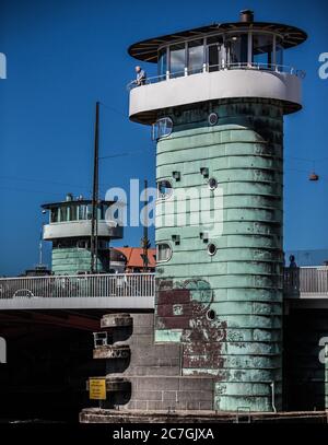 Vertikale Aufnahme des Knippelsbro Kobenhavn in Dänemark Stockfoto