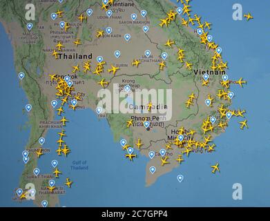 Flugverkehr über Thailand, Kambodscha, Vietman (17. juli 2020, UTC 09.00) im Internet mit Flightradar 24-Website, während der Coronavirus-Pandemie Stockfoto