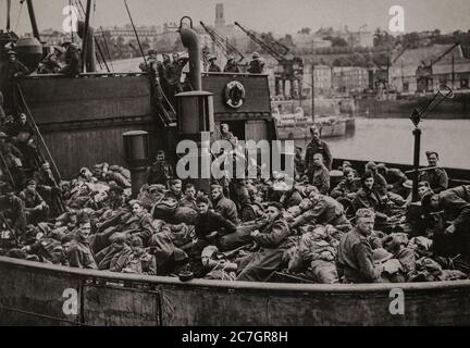 Evakuierte der British Expeditionary Force (BEF), die im Mai 1940 nach England zurückkamen, nachdem sie gezwungen waren, sich angesichts der übermächtigen deutschen Panzerangriffe in die Gegend um den Hafen von Dünkirchen, Frankreich, zurückzuziehen. Stockfoto