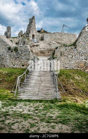 Oponice Burgruinen, Slowakische republik, Europa. Reiseziel. Stockfoto