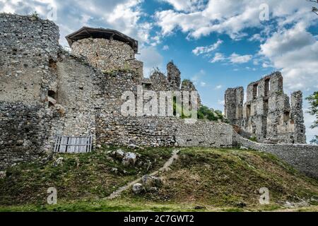 Oponice Burgruinen, Slowakische republik, Europa. Reiseziel. Stockfoto