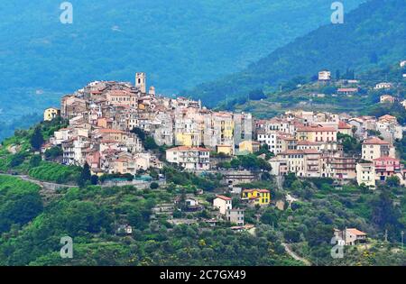 Panorama des Dorfes Perinaldo Imperia Italien Stockfoto