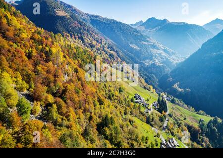 Val Tartano - Valtellina (IT) - Herbstpanoramik aus der Luft Stockfoto