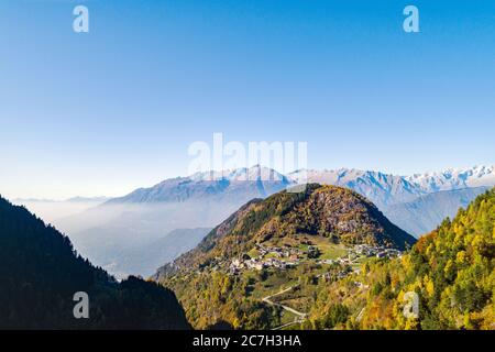 Val Tartano - Valtellina (IT) - Herbstpanoramik aus der Luft Stockfoto