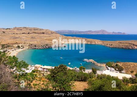 Wunderschöne Bucht von Lindos auf der Insel Rhodos, Griechenland Stockfoto