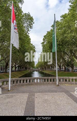 Europa, Deutschland, Nordrhein-Westfalen, Düsseldorf, Innenstadt, Königsallee, Blick auf den Graben in der Düsseldorfer Königsallee Stockfoto