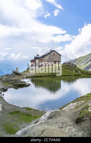 Europa, Österreich, Tirol, Osttirol, Kals am Großglockner, Blick auf die Süddeutsche Hütte in den Hohen Tauern Stockfoto