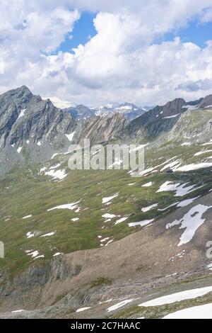 Europa, Österreich, Tirol, Osttirol, Kals am Großglockner, Blick auf die Süddeutsche Hütte, den Nussingkogel und Großvenediger im Hintergrund Stockfoto