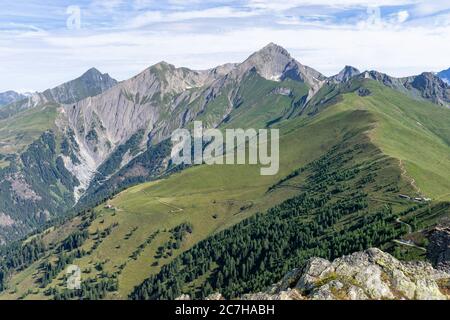 Europa, Österreich, Tirol, Osttirol, Kals am Großglockner, Blick auf die Kalser Höhe und die umliegenden Gipfel Stockfoto