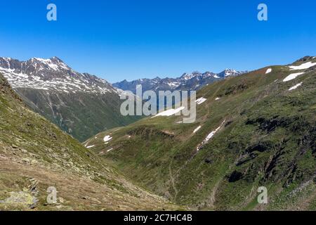 Europa, Österreich, Tirol, Ötztal Alpen, Ötztal, Blick vom Mutsattel Richtung Ötztal Stockfoto