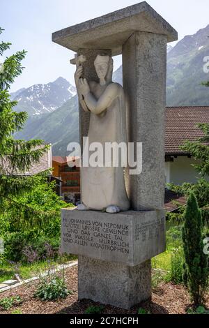Europa, Österreich, Tirol, Ötztal Alpen, Ötztal, heilige Figur von Johannes Nepomuk in Längenfeld Stockfoto