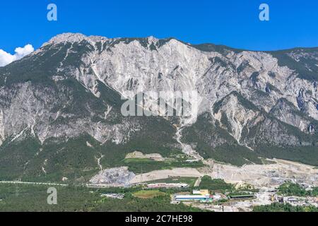 Europa, Österreich, Tirol, Ötztal Alpen, Ötztal, Blick auf das mächtige Massiv des Tschirgant Stockfoto