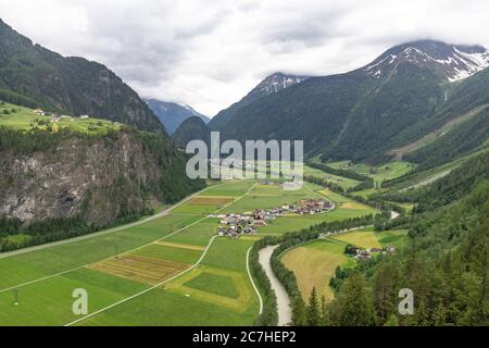 Europa, Österreich, Tirol, Ötztal Alpen, Ötztal, Blick von der Teufelskanzel über den Ötztal Talboden Stockfoto
