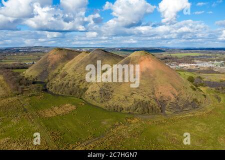 Luftaufnahme der Five Sisters Shale bing, West Calder, West Lothian, Schottland. Stockfoto