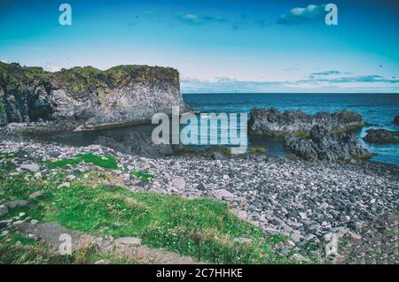 Arnarstapi schöne Küste in der Sommersaison, Island. Stockfoto