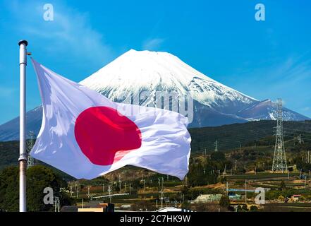 Japan, Fuji auf der Insel Honshu und Japan Flagge Stockfoto