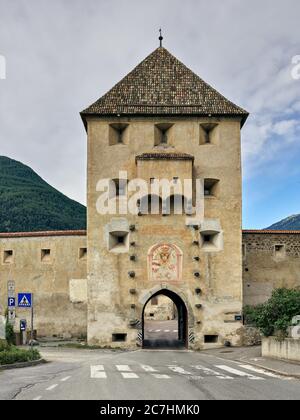 Stadtmauer, Stadttor, Tor, Durchgang, Durchgang, Mauerwerk, Morgenstimmung, September, Spätsommer, Herbst, historische Altstadt Stockfoto