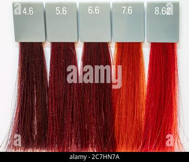 Muster der Haare rot Highlights beim Friseur Stockfoto