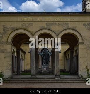 Der Eingang zum Innenhof der Friedenskirche in der UNESCO liste Park Sanssouci in Potsdam bei Berlin Stockfoto