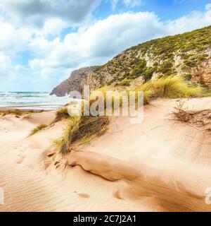 Reizvolle Aussicht auf den Strand Cala Domestica mit herrlichen Sanddünen. Lage: Buggerru, Süd-Sardinien, Italien Europa Stockfoto