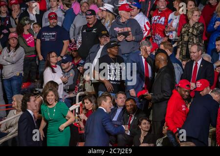 Präsident Trump Unterstützer trägt ein Black Lives MAGA Shirt bei der Wahlkampfveranstaltung im Bojangle's Coliseum in Charlotte, North Carolina Stockfoto