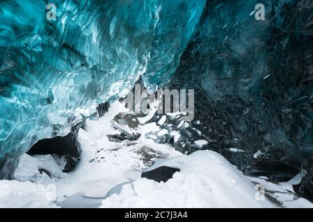 Im Inneren der blauen Eishöhle, Vatnajokull Gletscher, Island Stockfoto