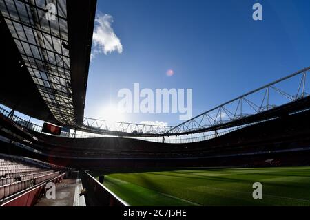 18. Januar 2020, Emirates Stadium, London, England; Premier League, Arsenal gegen Sheffield United : EINE allgemeine Ansicht des Emirates Stadium mit der Sonne hinter der Uhr Ende Credit: Simon Whitehead/News Images Stockfoto