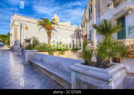 Historische zentrale Stadt der schönen Stadt Vieste genannt. Blick auf die Küste von Vieste auf Apulien, Italien, Europa Stockfoto