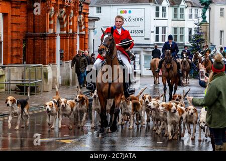 Die Southdown und Eridge Hunt kommen zu ihrem jährlichen Boxing Day Meet, Lewes, East Sussex, Großbritannien Stockfoto