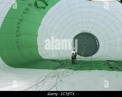 Start Heißluftballon bayernhimmel.de, Bayerischer Wald, Bayern, Deutschland Stockfoto