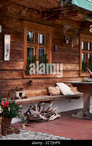 Bayerische Weihnachten, Heimstatt, altes Bauernhaus von außen Stockfoto