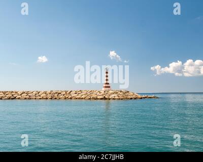 Leuchtturm in der Marina von La Romana Stockfoto