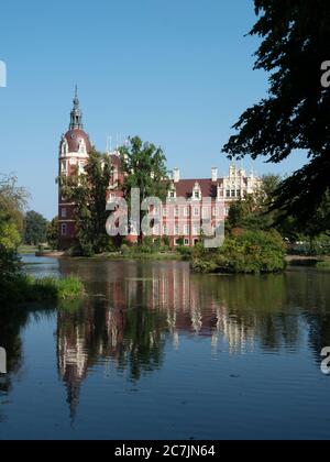 Neues Schloss, Muskauer Park, UNESCO-Weltkulturerbe, Bad Muskau, Oberlausitz, Sachsen, Deutschland Stockfoto