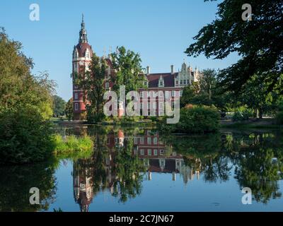 Neues Schloss, Muskauer Park, UNESCO-Weltkulturerbe, Bad Muskau, Oberlausitz, Sachsen, Deutschland Stockfoto