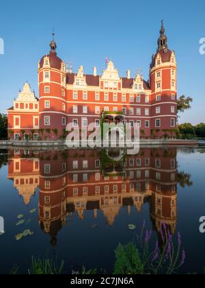 Neues Schloss, Muskauer Park, UNESCO-Weltkulturerbe, Bad Muskau, Oberlausitz, Sachsen, Deutschland Stockfoto