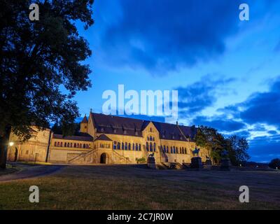 Kaiserpalast Goslar in der Abenddämmerung, UNESCO-Weltkulturerbe, Niedersachsen, Deutschland Stockfoto