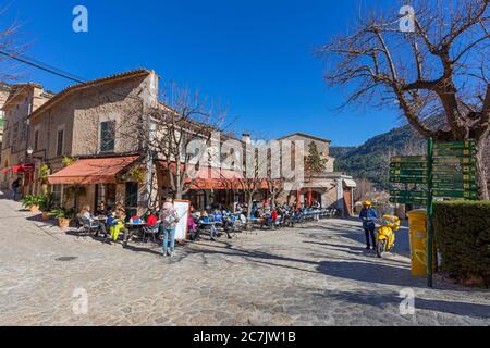 Straßencafé, Café Cappuccino in Valldemossa, Mallorca Insel, Stockfoto