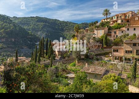 Das Künstlerdorf Deià, Ortsübersicht, Insel Mallorca, Stockfoto