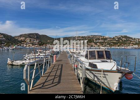 Anlegesteg, Fischerboote im Hafen von Port d'Andratx, Insel Mallorca, Stockfoto