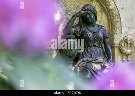 Trauerstatue der Frauen, Ohlsdorf Friedhof, Hamburg, Stockfoto