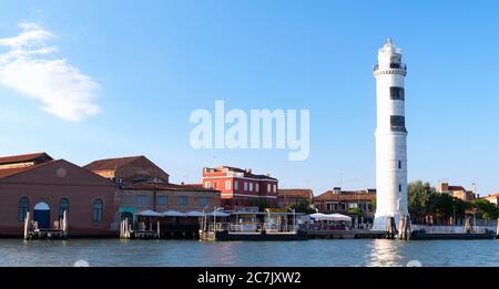 Der Turm des Leuchtturms auf der Insel der Glasmacher von Murano - Venedig Stockfoto